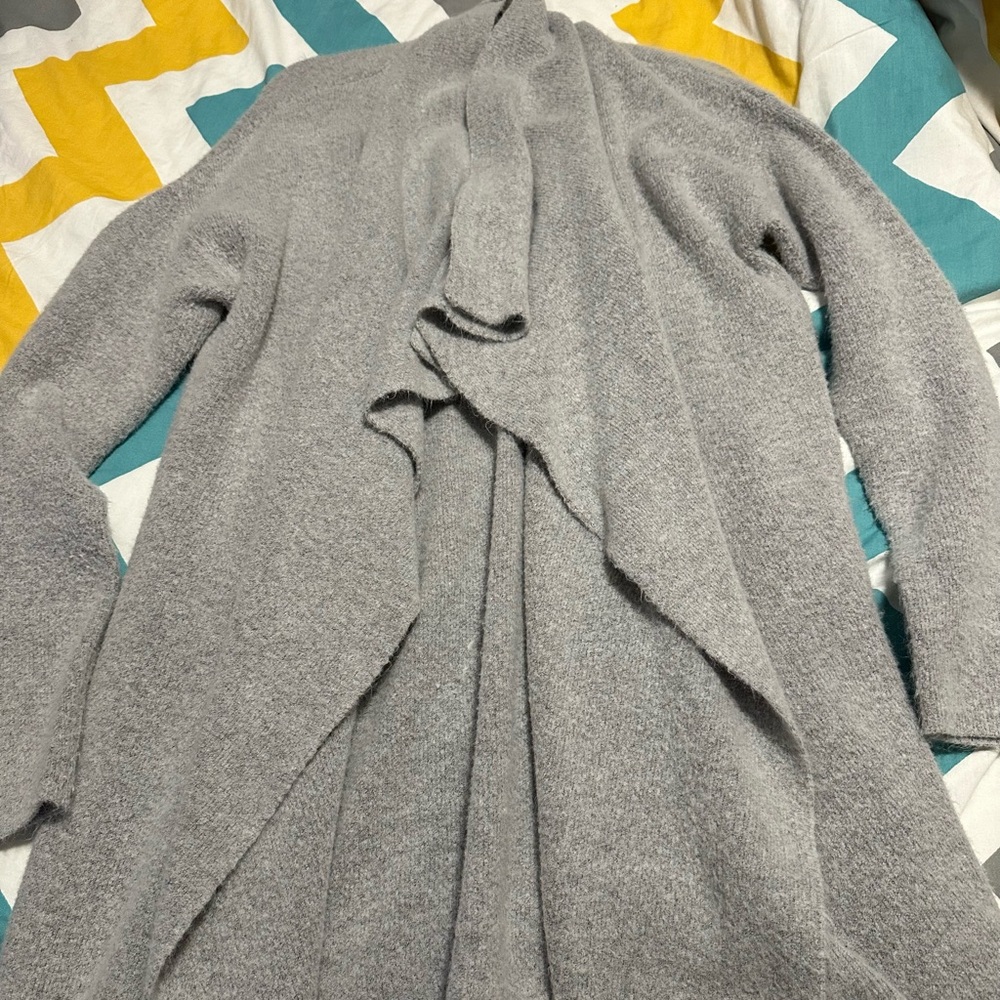 Forever 21 cute flowy sweater